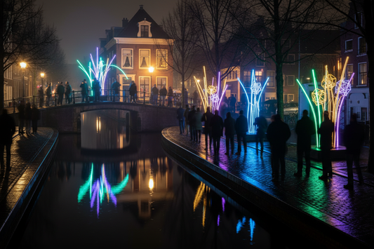 Sfeervolle lichtinstallaties tijdens een nachtelijk kunstfestival in Nederland